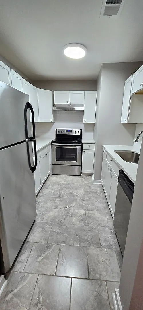 3 bed 2 bath Condo for rent — Photo 2