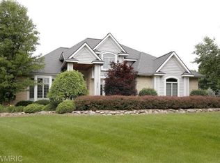 2347 Cross Country Dr, Kalamazoo, MI 49009