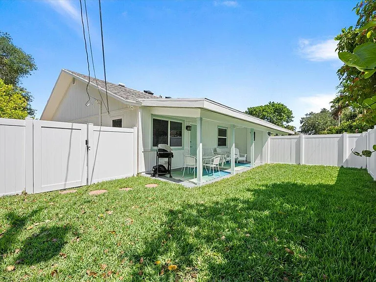6075 Francis St — Photo 24