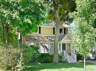 1069 Chatfield Rd, Winnetka, IL 60093