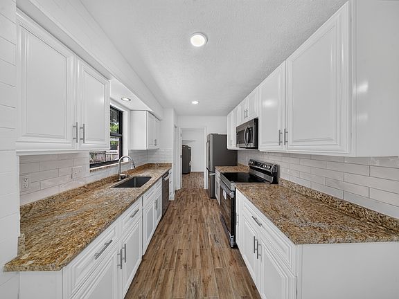 5th image of 6101 BALSAM Drive