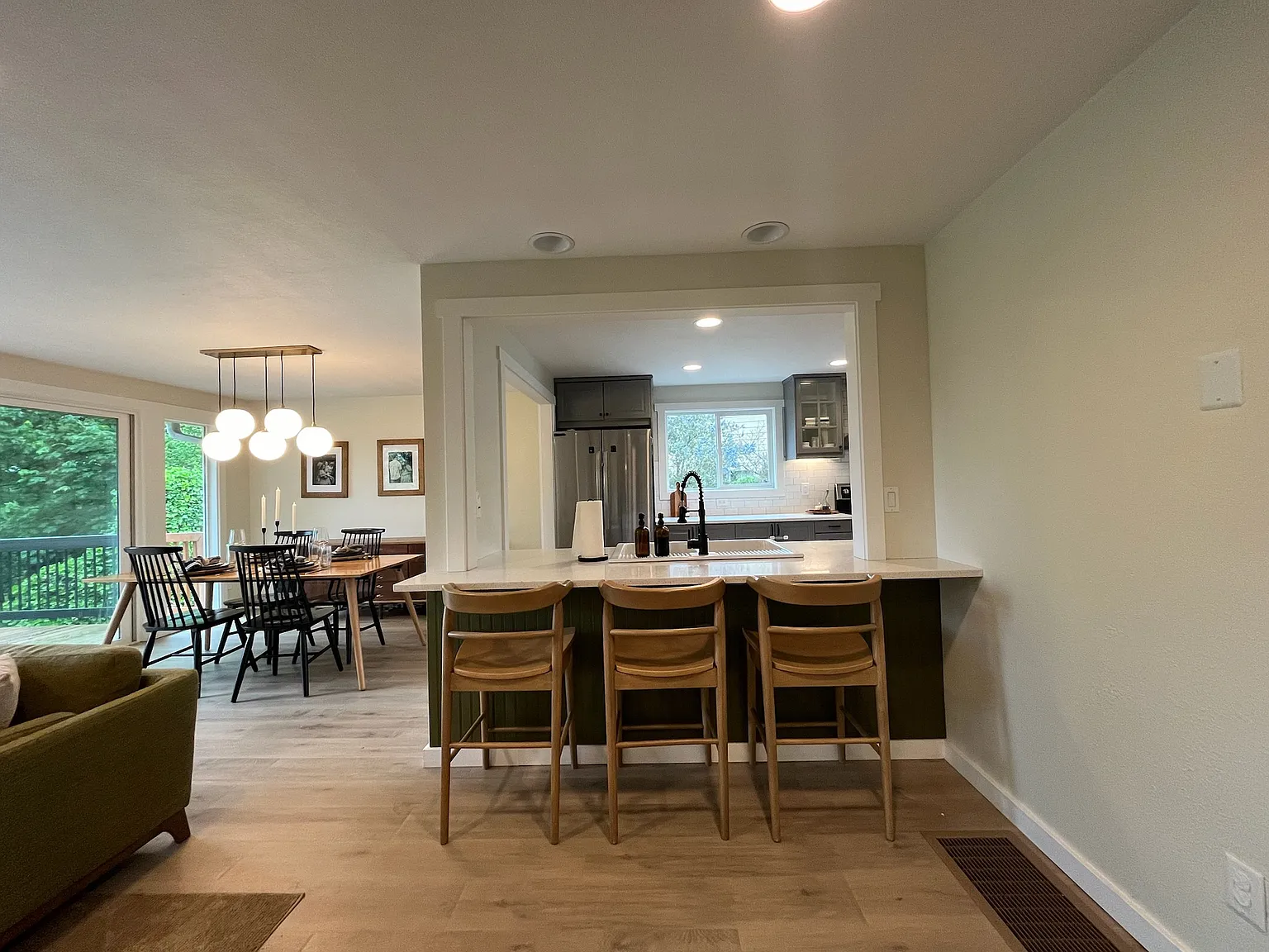 4 bed, 2544 sqft, $4,600 — Photo 4