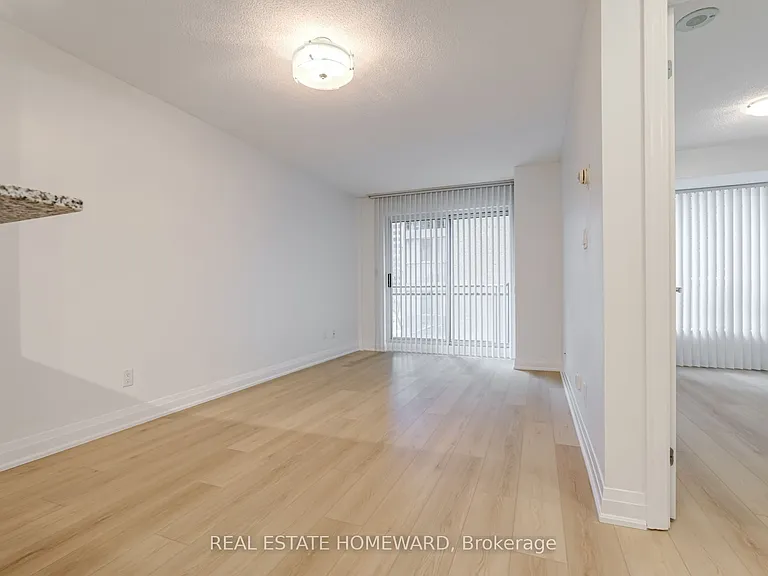 300 Bloor St E #611 — Photo 10