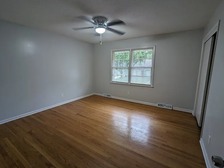 1005-1007 NW Range St — Photo 9