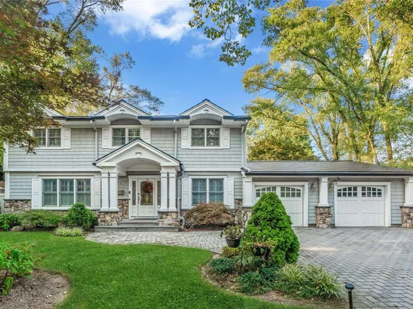 4 Leroy Street, Dix Hills, NY 11746