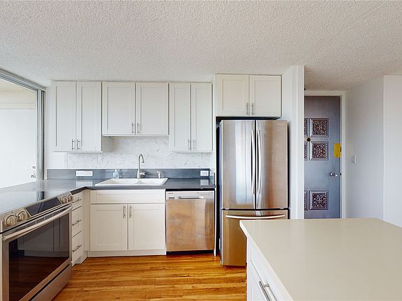 2nd image of 1425 Ward Ave APT 23E