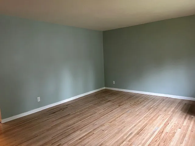 3 bed, 1600 sqft, $2,200 — Photo 2