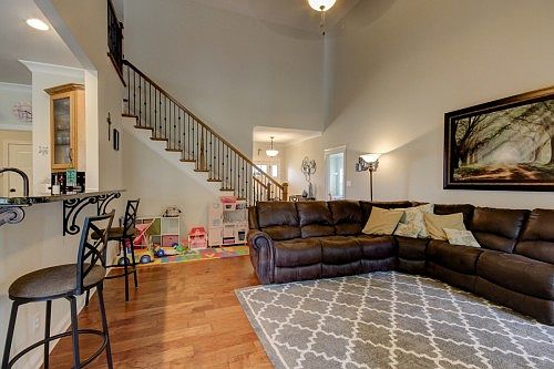 4th image of 2915 Prince Dr