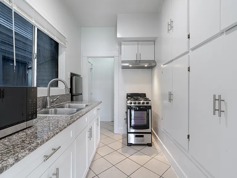 5432 S Figueroa St — Photo 5