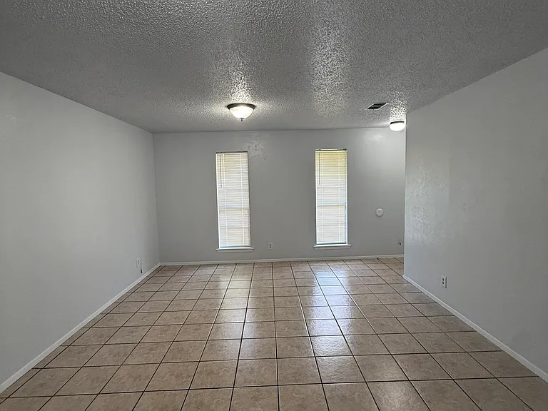 8 Harroun Ct #B — Photo 3