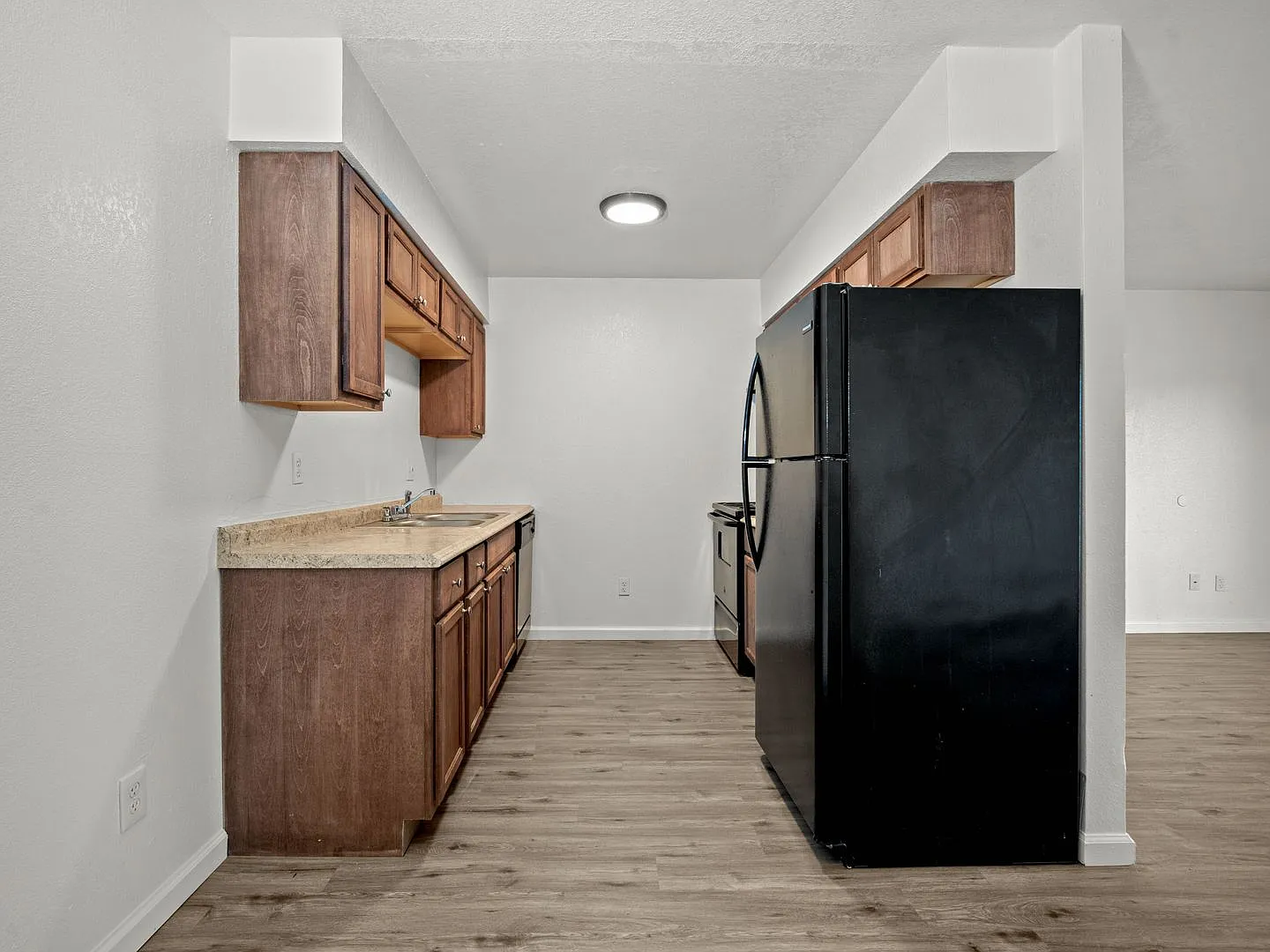 Spacious and Bright 2-Bedroom, Pet Friendly Apartment- Prime Location! — Photo 1