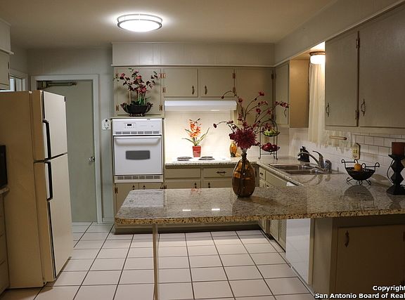 2nd image of 4939 Seabreeze Dr