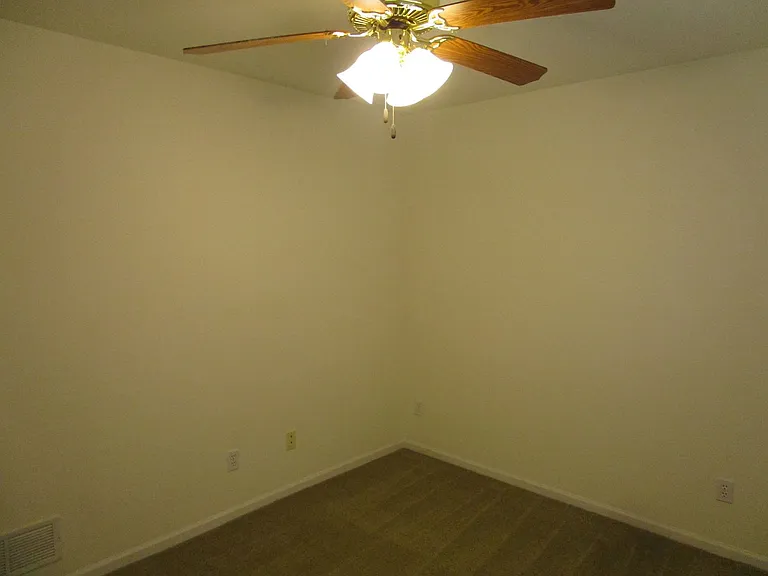 1725-1727 Louise Cir — Photo 11