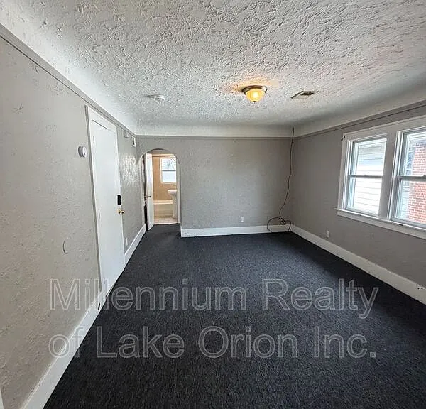 140 Summit St #2 — Photo 8