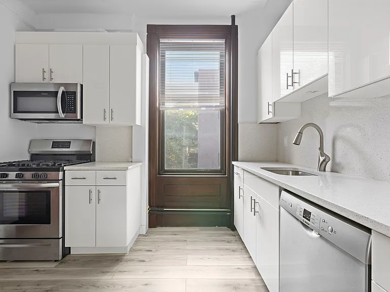 1127 Washington St #2E — Photo 2