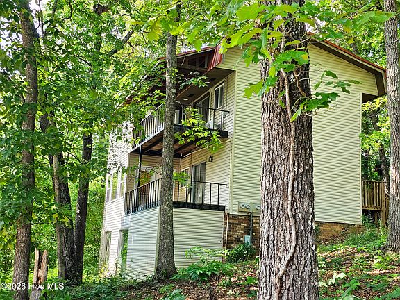 5th image of 128 Manor Drive #A & B