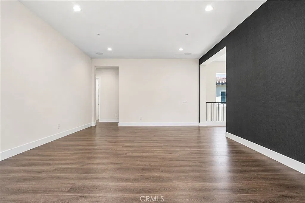 5 bed, 5.5 bath, 5309 sqft, $13,000 — Photo 2