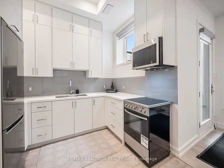 10 Katherine Rd #LOWER — Photo 24