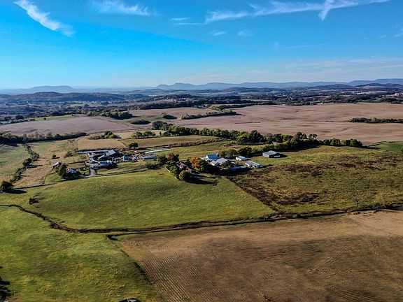 3rd image of 12 Seahorn Rd