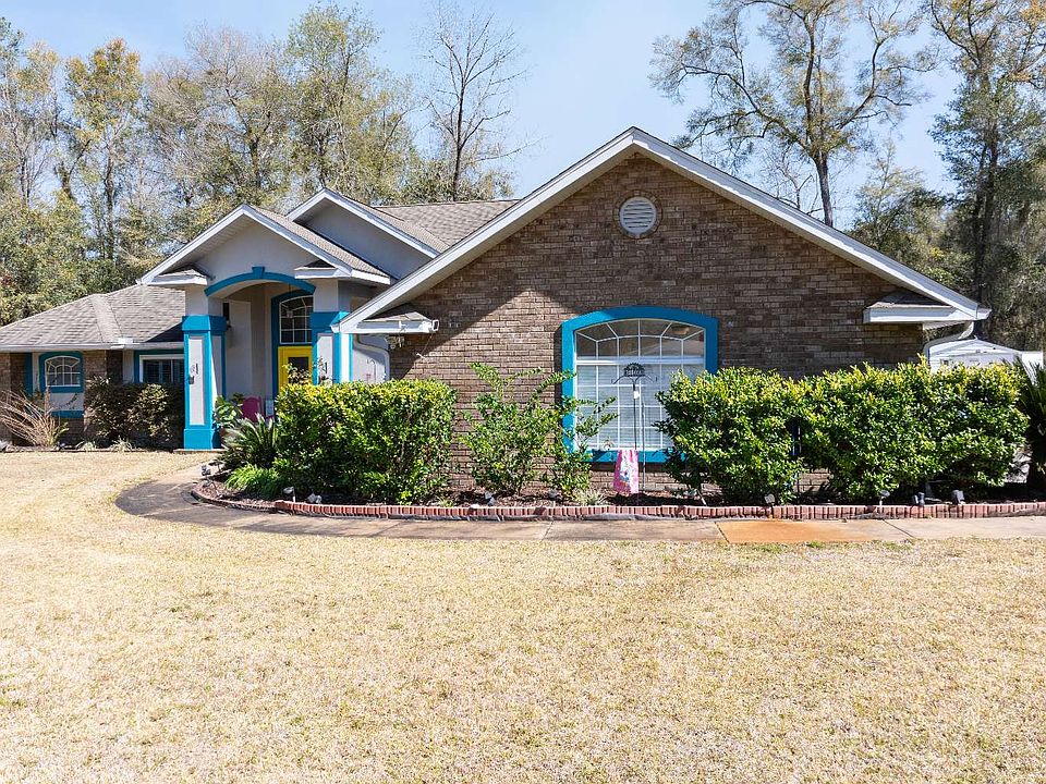 1st image of 103 SW Woodleaf Ct