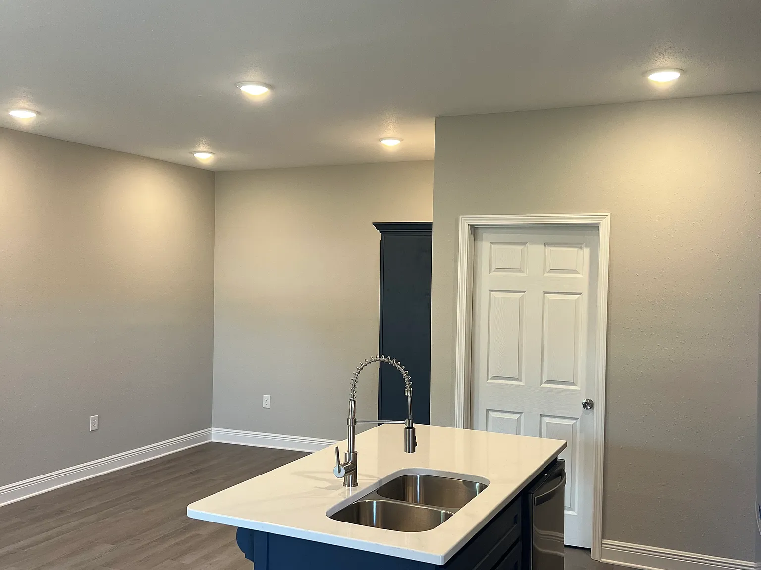 Studio, 500 sqft, $1,200 — Photo 2