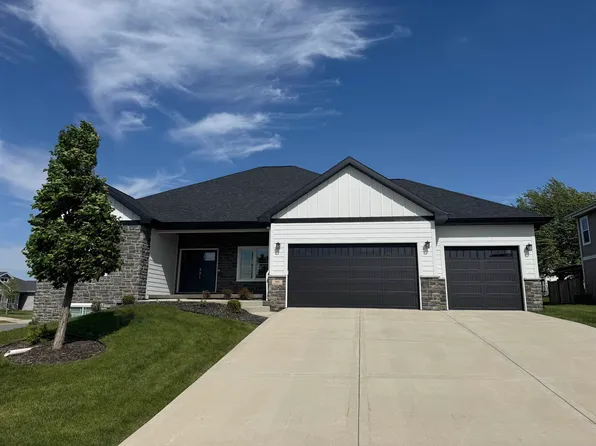 300 Bergamont Blvd, Oregon, WI 53575