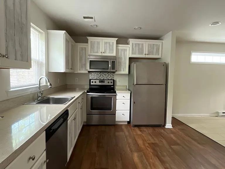336 Central Park Ave — Photo 5