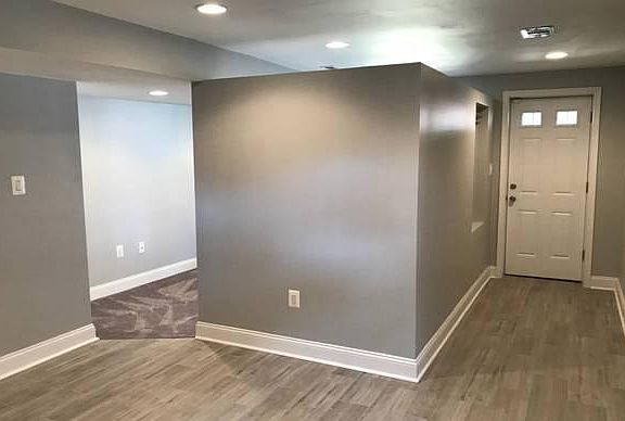 Entryway and view of entrance to bedroom