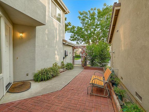 4th image of 551 Birdsong St