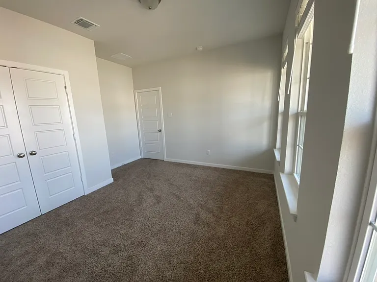 909 James Parker Cir — Photo 11