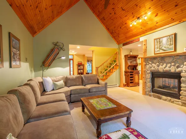 241 Algonquin Dr, Lake Placid, NY 12946