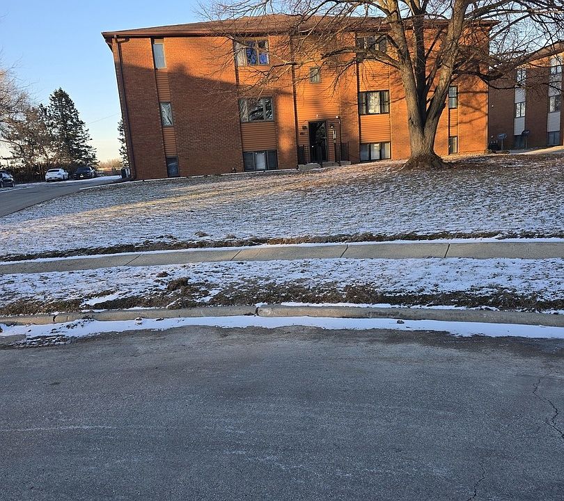 1st image of 7 Willedrob Rd Unit 1C