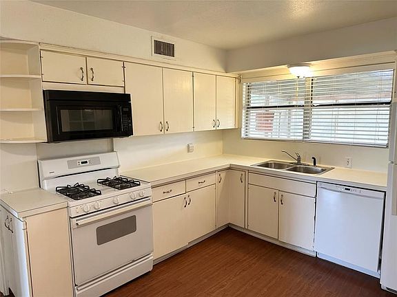 3rd image of 4917 Nina Lee Ln