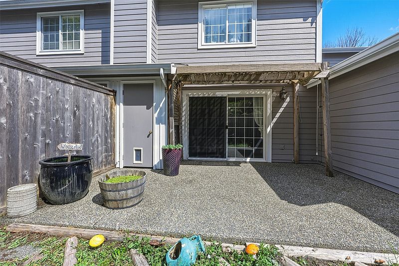 3rd image of 6005 Merlot Lane SE