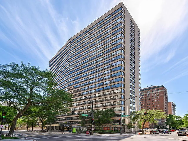 2930 N Sheridan Rd #611 — Photo 1