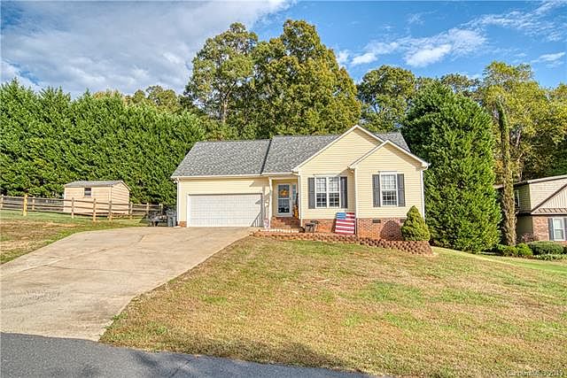 1st image of 207 Lake Hill Ct