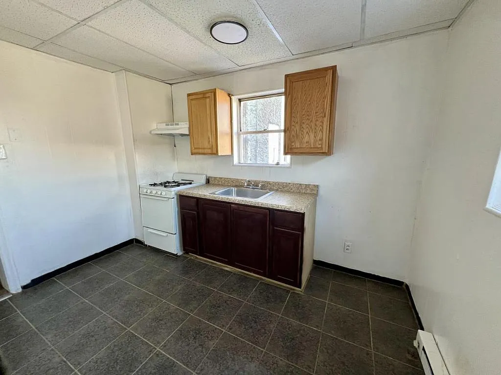 2095 Bridge St — Photo 4
