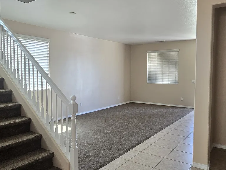 8225 Buchanan Ct — Photo 7