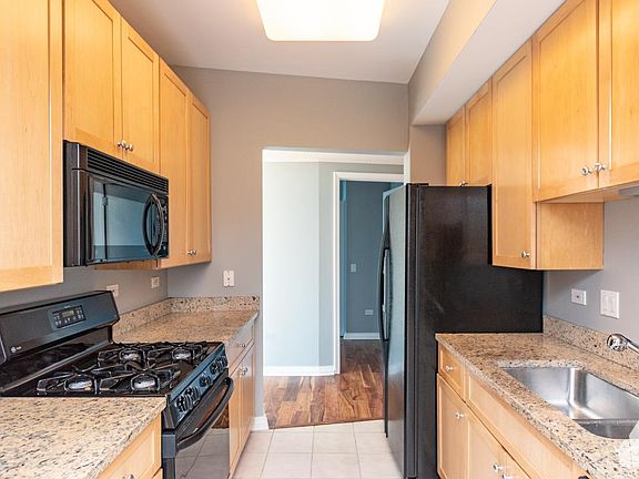4th image of 23 W Ontario St #34R