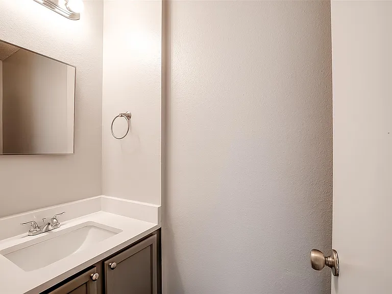 2504 Byfield Dr — Photo 17