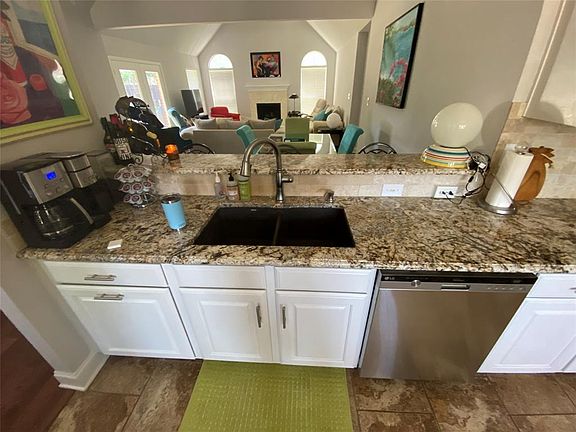 4th image of 5909 Mockingbird Ln