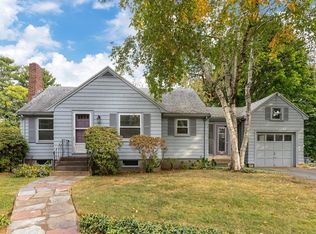 17 Crest Rd, Lynnfield, MA 01940