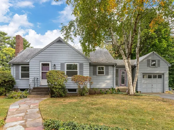 17 Crest Rd, Lynnfield, MA 01940