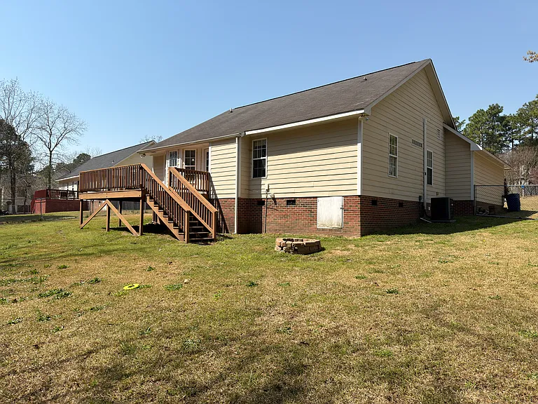 115 Jefferson Dr — Photo 24