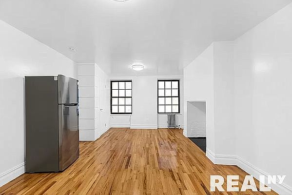 1st image of 222 W 10th St #B2