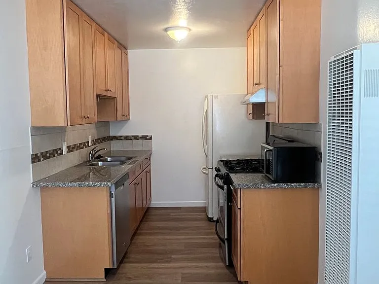 1911 Wildwood Way #1 — Photo 3