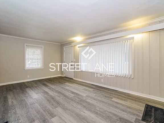 5th image of 2391 Hiawatha Park Dr