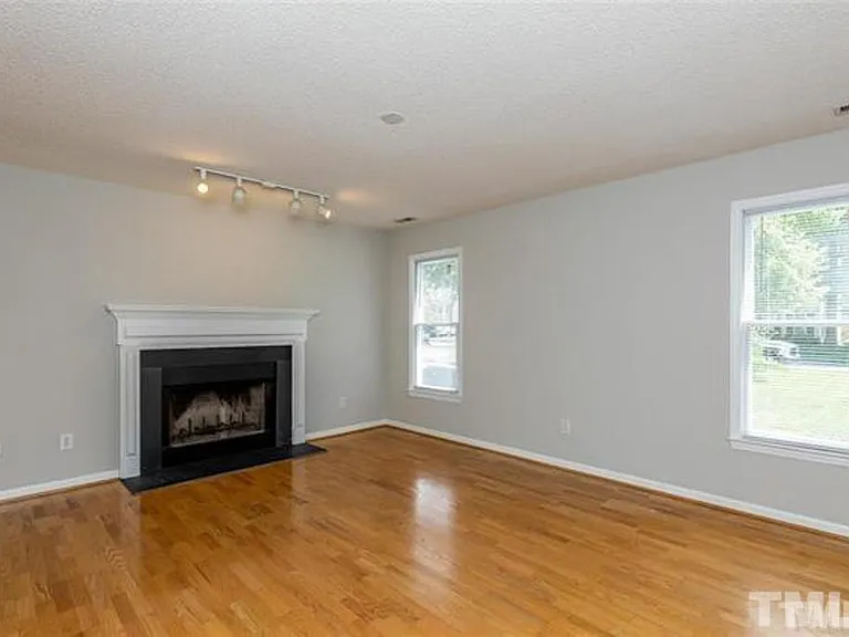 112 Kronos Ln — Photo 5