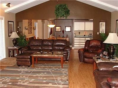 3rd image of 8244 Palmetto Ln
