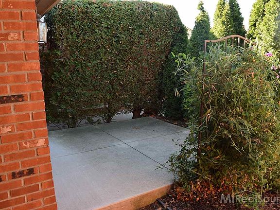 4th image of 42284 Lochmoor St